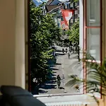 Boutique - Garden With Riveraccess トゥーン