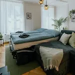 Boutique - Garden With Riveraccess トゥーン