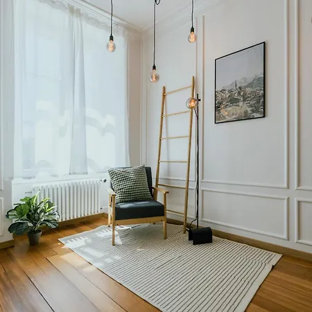 Boutique - Garden With Riveraccess