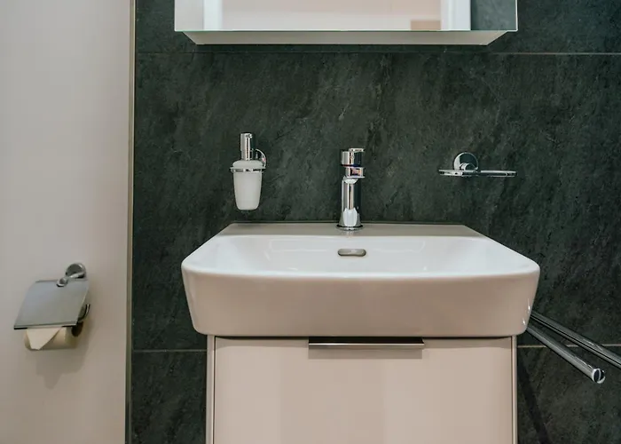 Boutique - Garden With Riveraccess *