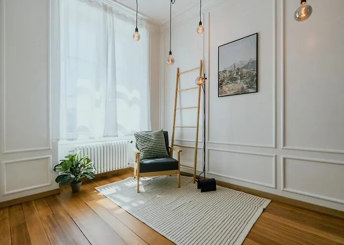 Boutique - Garden With Riveraccess