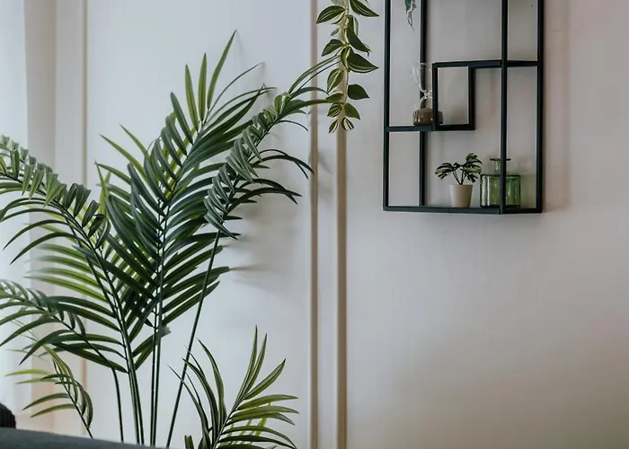 Boutique - Garden With Riveraccess