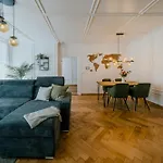Boutique - Garden With Riveraccess *