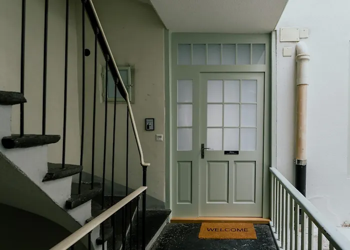 Boutique - Garden With Riveraccess