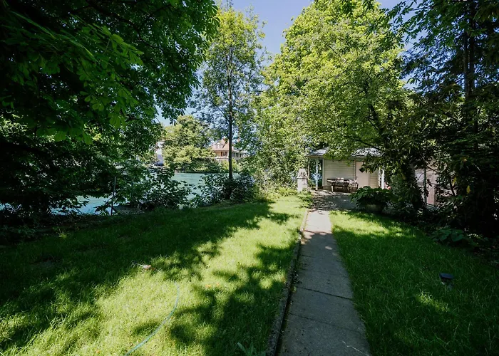 Boutique - Garden With Riveraccess *