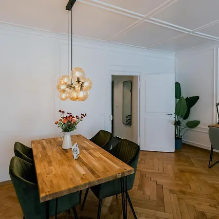 Boutique - Garden With Riveraccess *