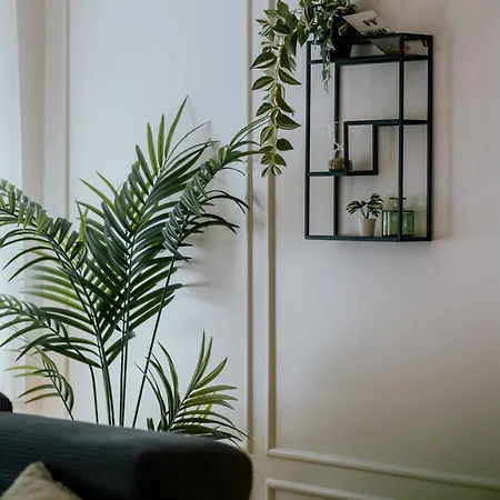 Boutique - Garden With Riveraccess